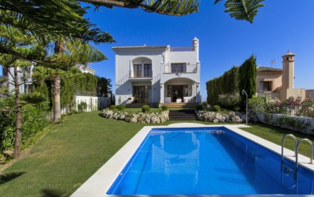 Villa med egen pool
